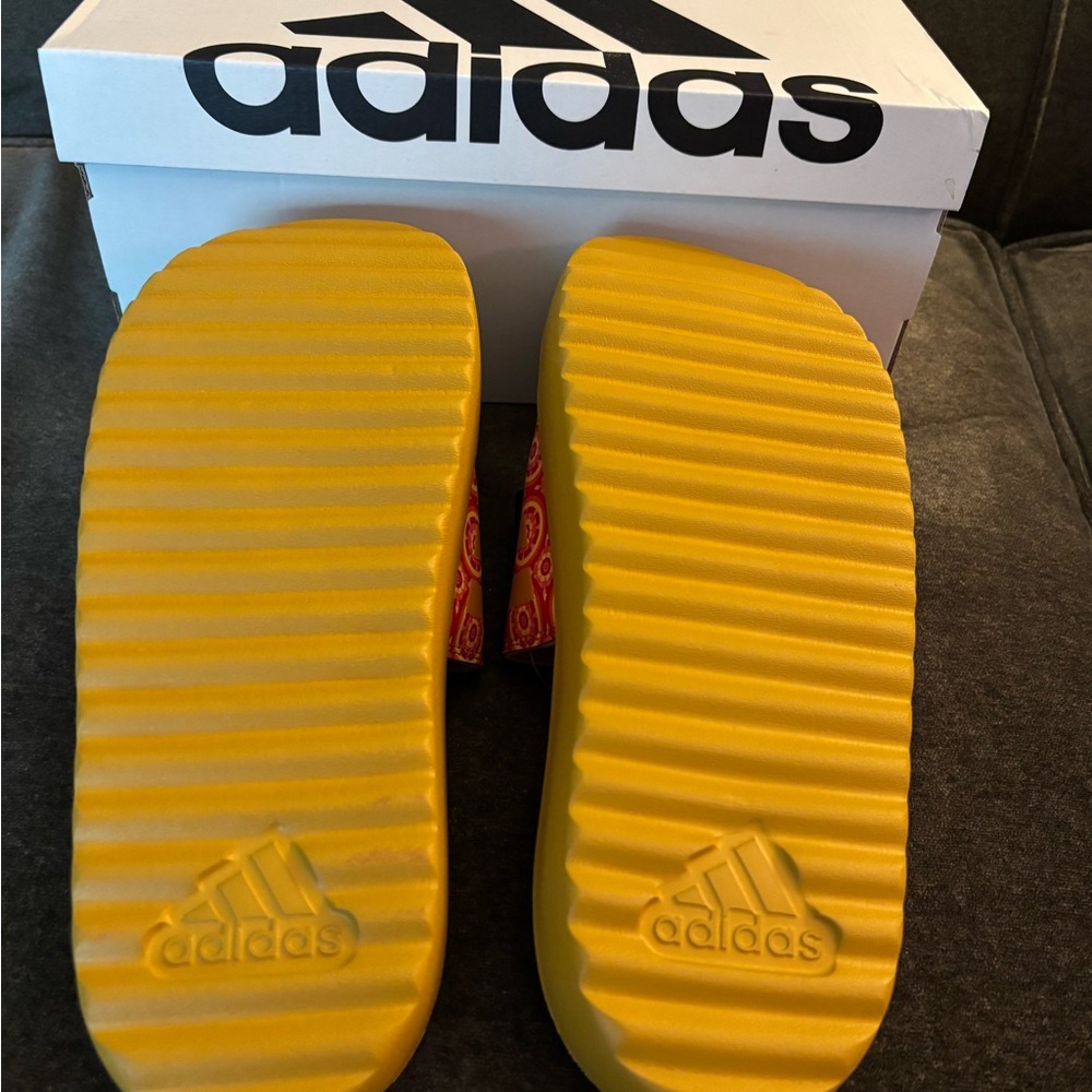 Adidas Adilette Platform Slides / Sandals size 8 NIB - Picture 3 of 5